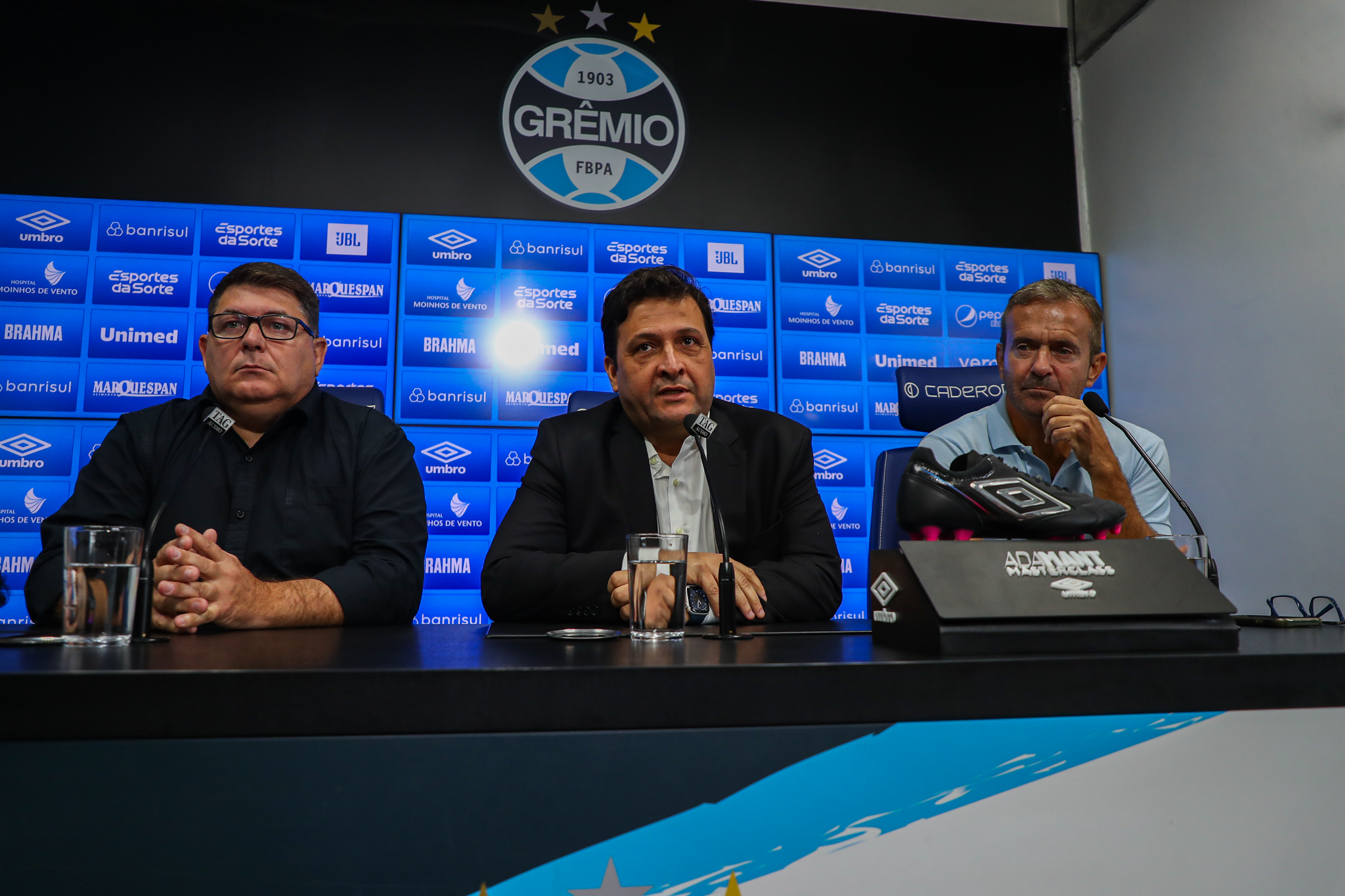 Grêmio discute detalhes para renovar com dois atletas