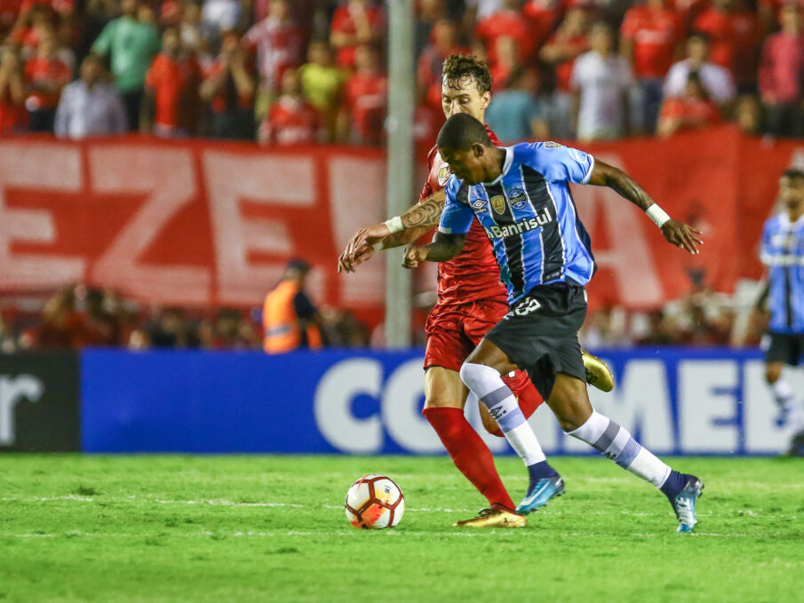 Maicossuel em campo pelo Grêmio na final da Recopa Sul-Americana de 2018