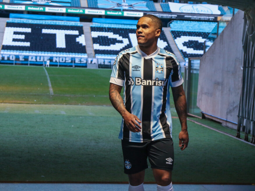 Douglas Costa com a camisa do Grêmio