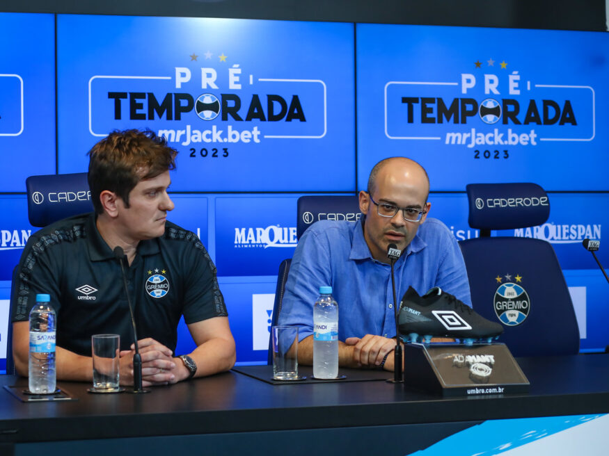 Caleffi em coletiva pelo Grêmio