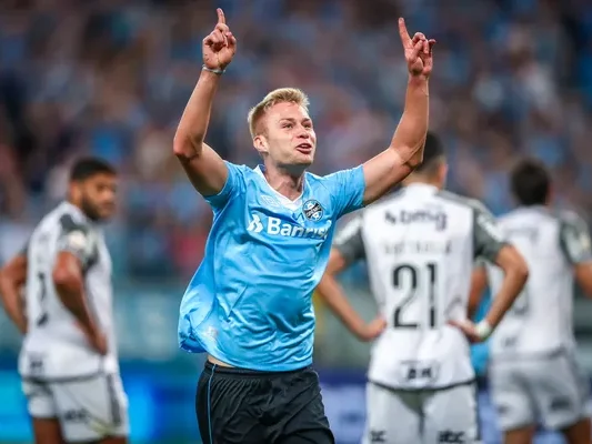 Ronald com a camisa do Grêmio