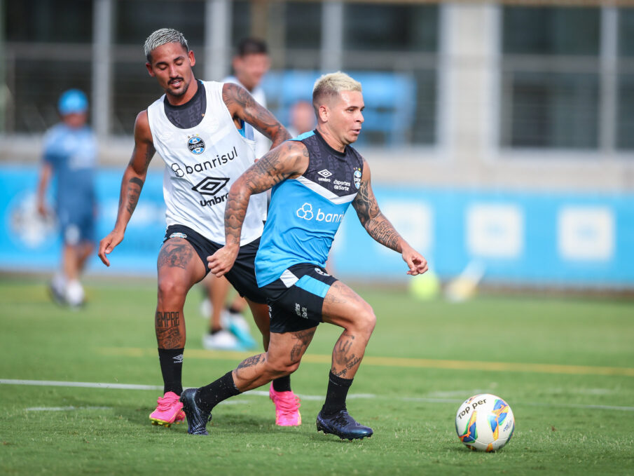 Soteldo em campo pelo Grêmio