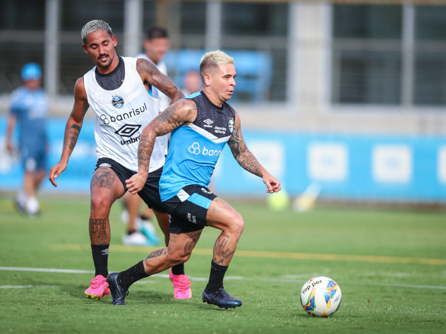 Soteldo em campo pelo Grêmio