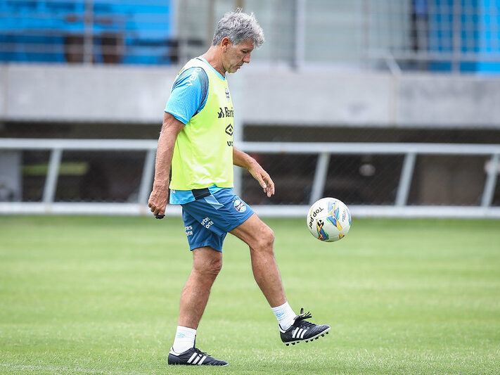 Grêmio negocia com atacantes