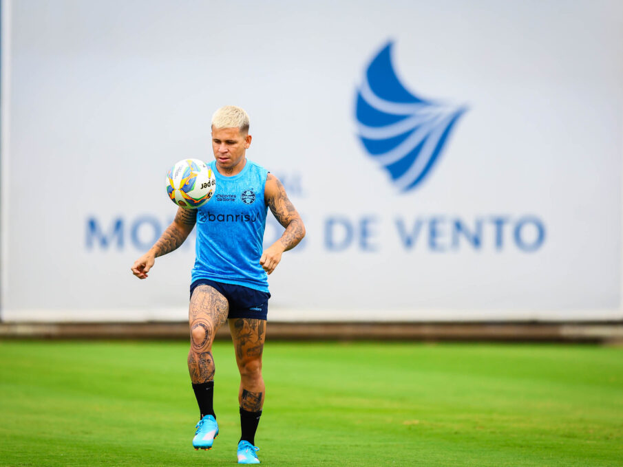 Soteldo em treino do Grêmio