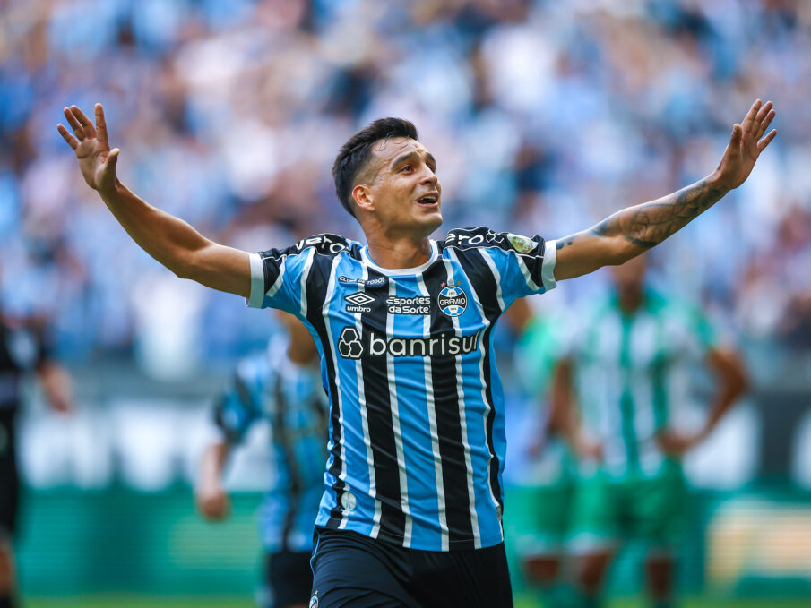 Cristaldo com a camisa do Grêmio