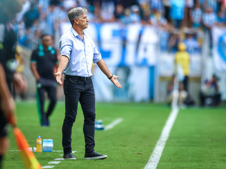 Renato comandando o Grêmio na Arena