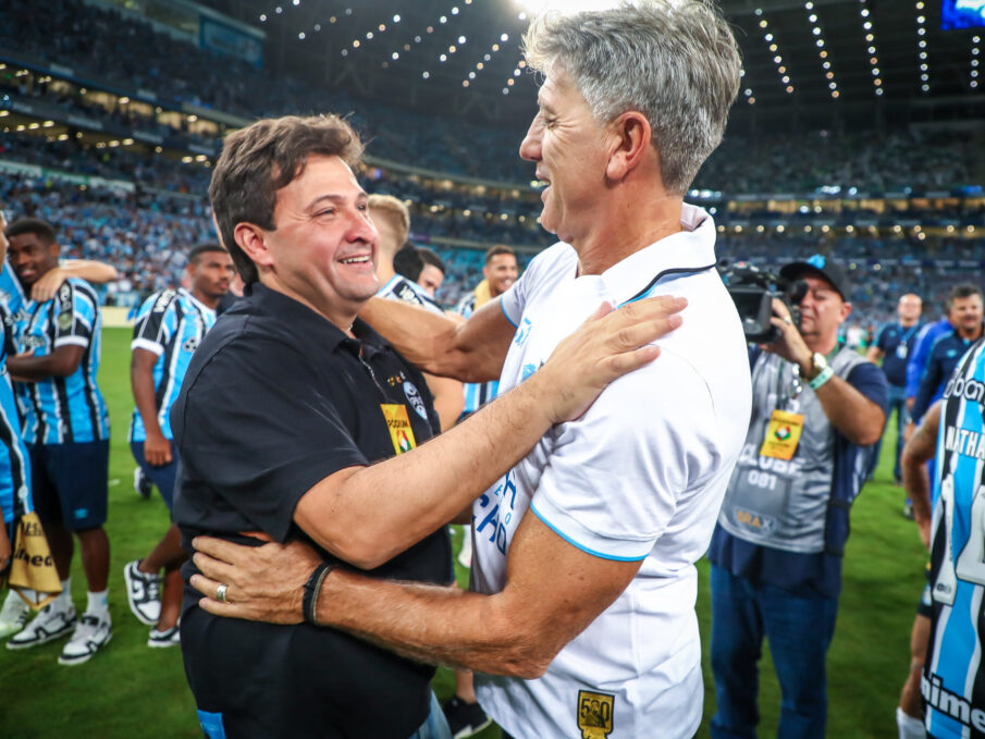 Renato e Alberto Guerra comemorando título do Grêmio