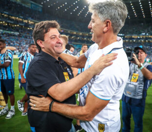 Renato e Alberto Guerra comemorando título do Grêmio