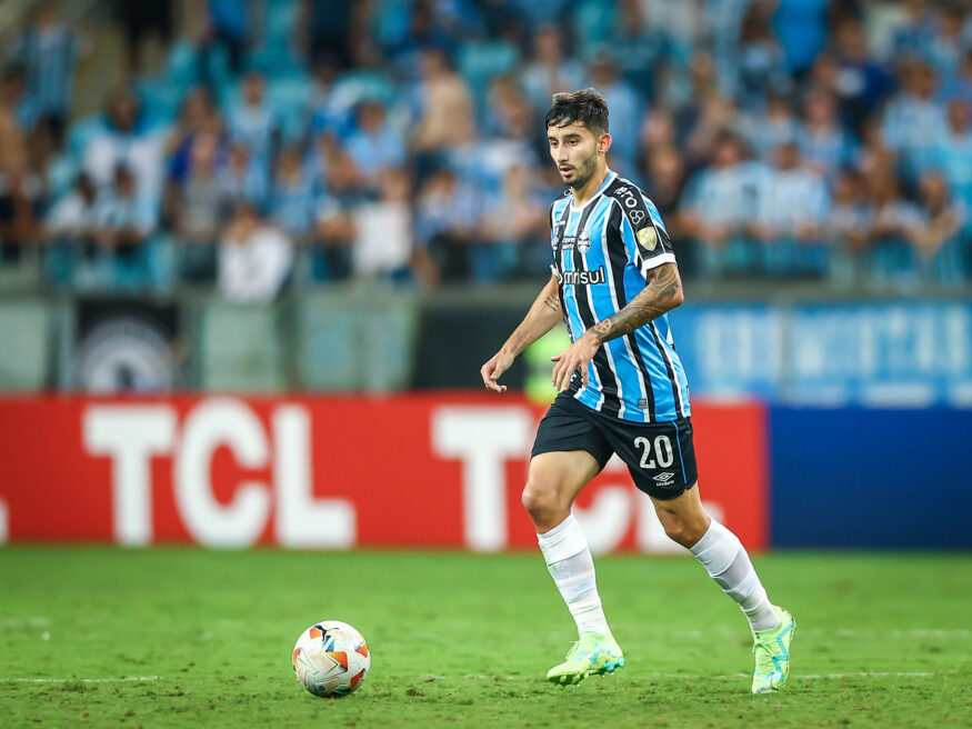 Villasanti com a camisa do Grêmio