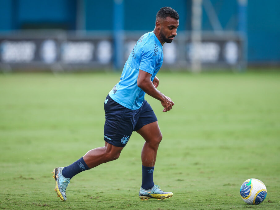 Everton Galdino com a camisa do Grêmio