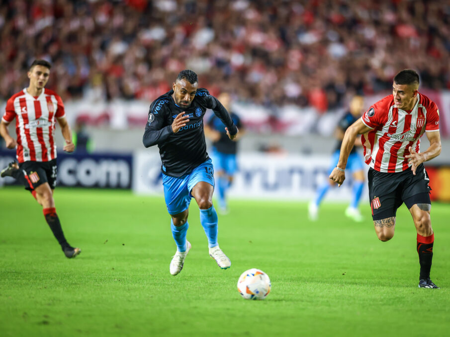 Everton Galdino com a camisa do Grêmio