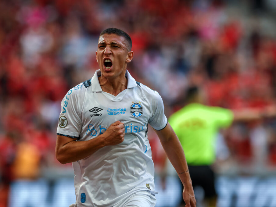 Monsalve em campo pelo Grêmio