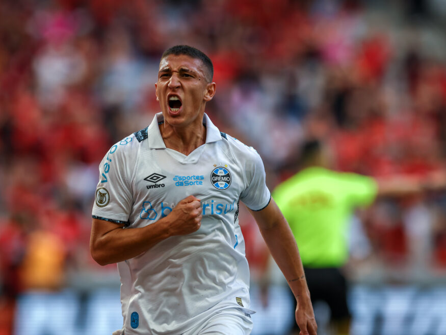 Monsalve em campo pelo Grêmio