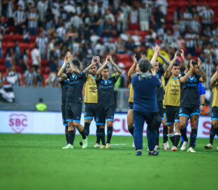 Elenco do Grêmio no empate contra o Botafogo