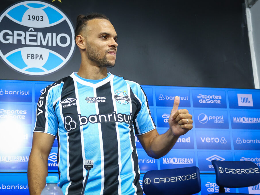 Braithwaite foi apresentado no Grêmio