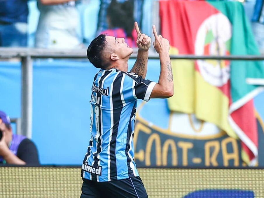 Grêmio fala sobre o futuro de Pavon