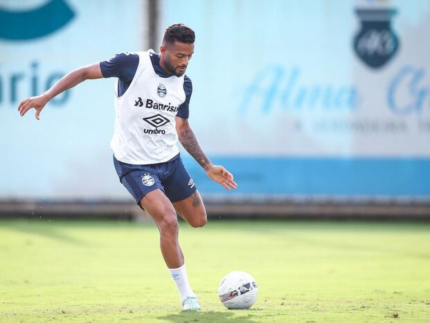 Grêmio trava renovação de Reinaldo