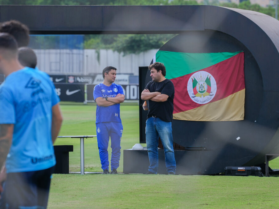 Grêmio acerta com zagueiro novo contrato