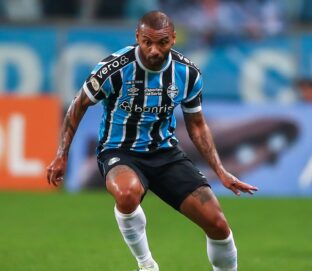 Bruno Alves destaca postura de JP Galvão no Grêmio: “Trabalhador”