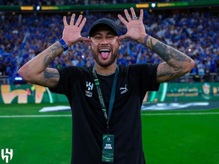 Neymar envia chuteira para jogador do Grêmio