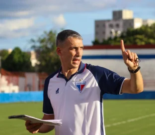 Vojvoda, técnico do Fortaleza, que anunciou atacante pretendido pelo Grêmio