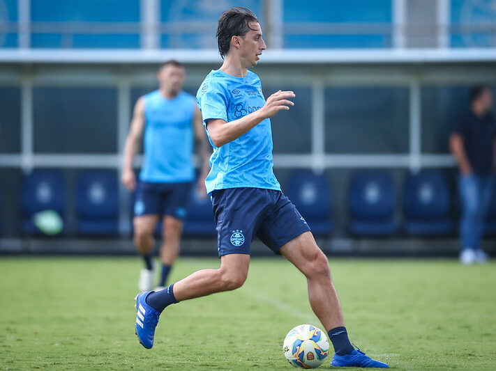 Geromel comemora fato raro no Grêmio