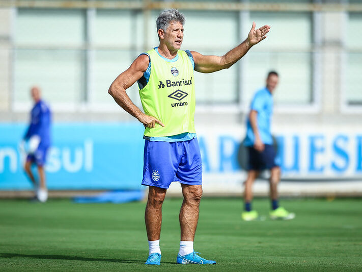 Renato durante treinamento do Grêmio