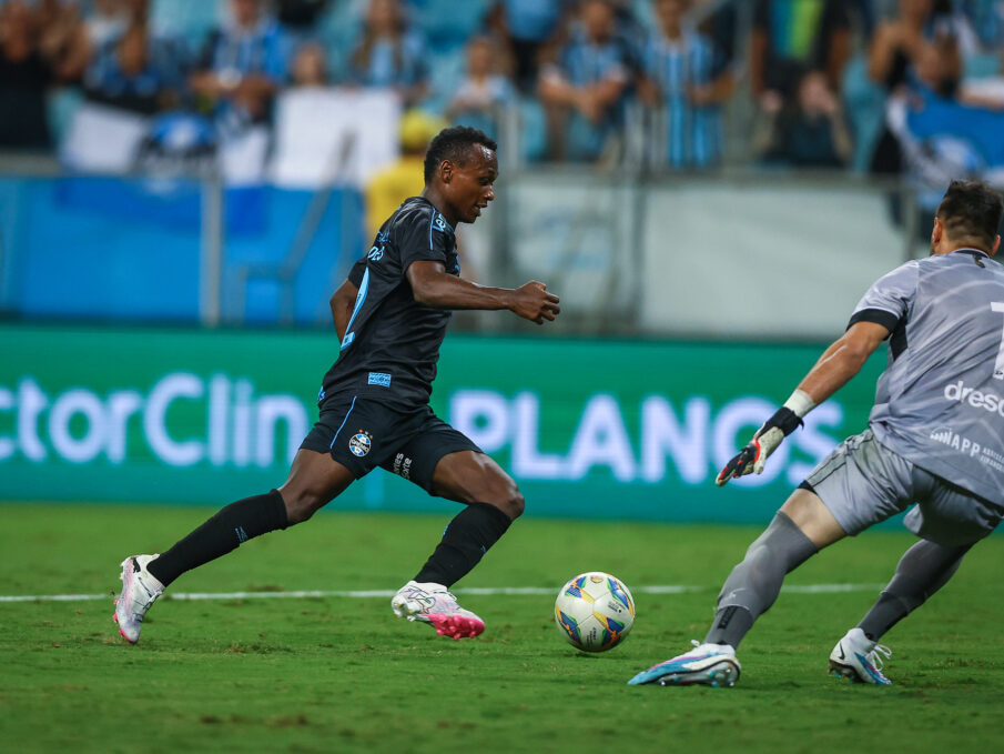 Grêmio confirma lesão de atacante