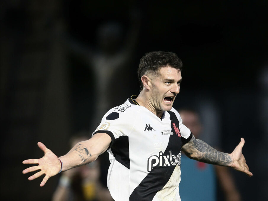 Vegetti, atacante do Vasco esteve no radar do Grêmio